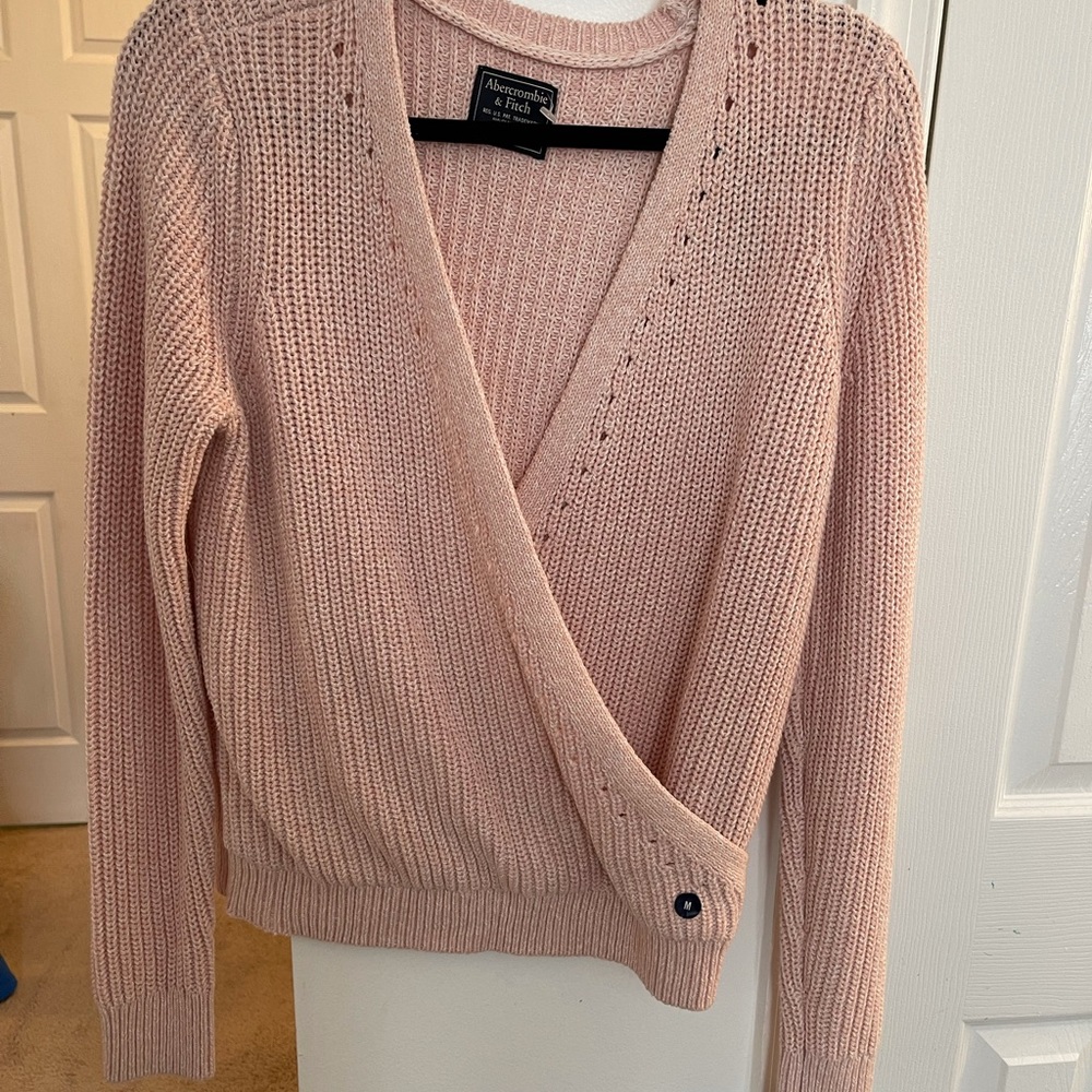Abercrombie light pink sweater Medium (NWOT)